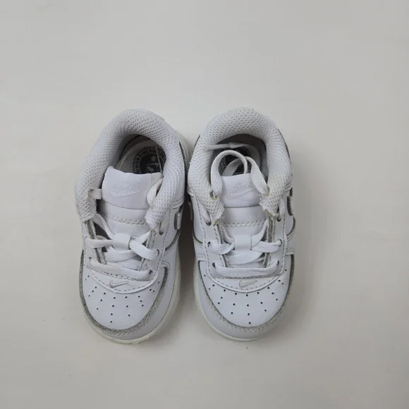 Nike Kids Air Force 1  White Sneakers Size 5c - Picture 4 of 9